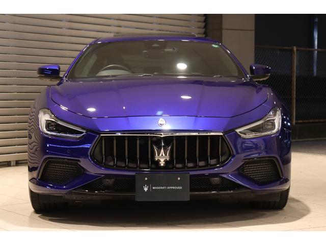 ギブリ モデナ ワンオーナー ツーリングP フル・プレミアムレザー(ネロ) B&Wサウンド 前後シートヒーター Fシートベンチレーション ハイグロスカーボントリム ガラスSR レッドキャリパー・21AW(ティターノ)(6枚目)