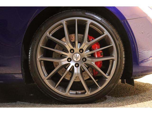 ギブリ モデナ ワンオーナー ツーリングP フル・プレミアムレザー(ネロ) B&Wサウンド 前後シートヒーター Fシートベンチレーション ハイグロスカーボントリム ガラスSR レッドキャリパー・21AW(ティターノ)(11枚目)