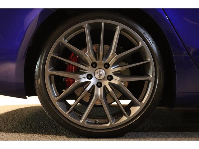 ギブリ モデナ ワンオーナー ツーリングP フル・プレミアムレザー(ネロ) B&Wサウンド 前後シートヒーター Fシートベンチレーション ハイグロスカーボントリム ガラスSR レッドキャリパー・21AW(ティターノ)(12枚目)