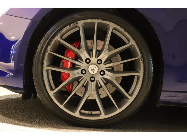 ギブリ モデナ ワンオーナー ツーリングP フル・プレミアムレザー(ネロ) B&Wサウンド 前後シートヒーター Fシートベンチレーション ハイグロスカーボントリム ガラスSR レッドキャリパー・21AW(ティターノ)(13枚目)