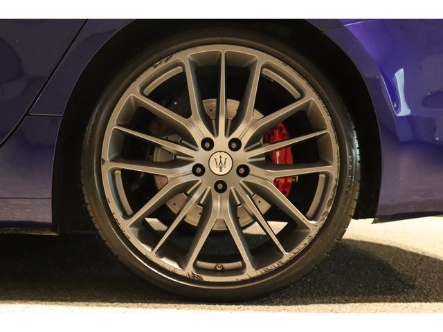 ギブリ モデナ ワンオーナー ツーリングP フル・プレミアムレザー(ネロ) B&Wサウンド 前後シートヒーター Fシートベンチレーション ハイグロスカーボントリム ガラスSR レッドキャリパー・21AW(ティターノ)(14枚目)