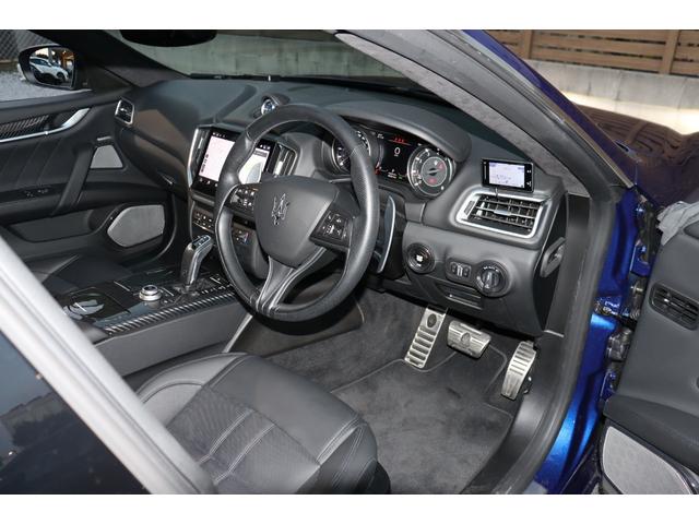 ギブリ モデナ ワンオーナー ツーリングP フル・プレミアムレザー(ネロ) B&Wサウンド 前後シートヒーター Fシートベンチレーション ハイグロスカーボントリム ガラスSR レッドキャリパー・21AW(ティターノ)(17枚目)