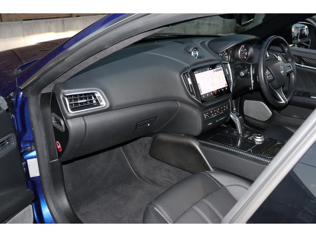 ギブリ モデナ ワンオーナー ツーリングP フル・プレミアムレザー(ネロ) B&Wサウンド 前後シートヒーター Fシートベンチレーション ハイグロスカーボントリム ガラスSR レッドキャリパー・21AW(ティターノ)(19枚目)