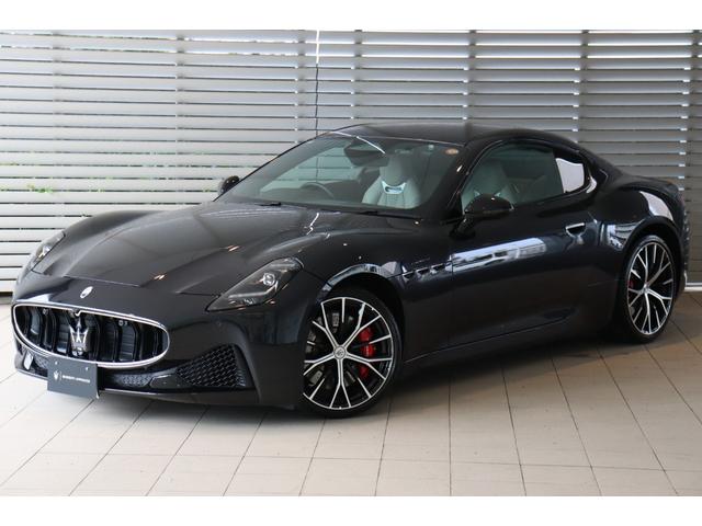 グラントゥーリズモ モデナ ワンオーナー クライメート コンフォート ADASベース スポーツデザインPKG グレージュレザー ラディカウッドトリム レッド・キャリパー 20/21ペガソ鍛造ホイール(グロッシーブラック)(2枚目)