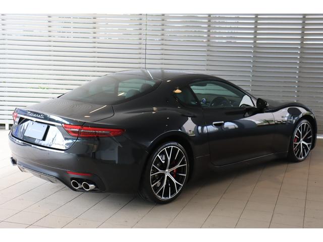 グラントゥーリズモ モデナ ワンオーナー クライメート コンフォート ADASベース スポーツデザインPKG グレージュレザー ラディカウッドトリム レッド・キャリパー 20/21ペガソ鍛造ホイール(グロッシーブラック)(3枚目)