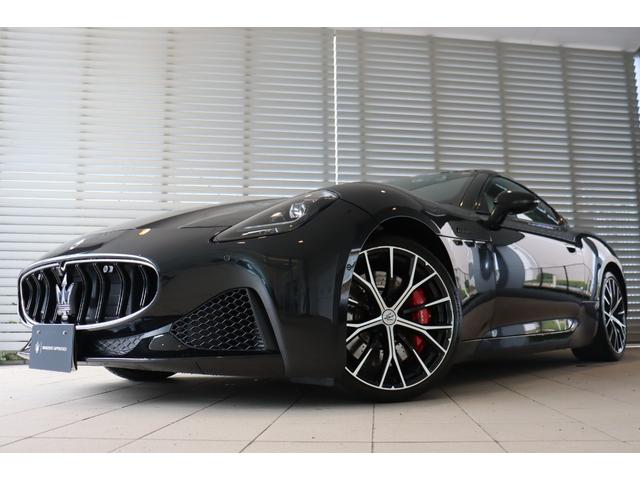 グラントゥーリズモ モデナ ワンオーナー クライメート コンフォート ADASベース スポーツデザインPKG グレージュレザー ラディカウッドトリム レッド・キャリパー 20/21ペガソ鍛造ホイール(グロッシーブラック)(5枚目)