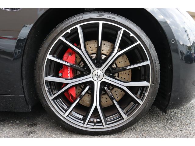 グラントゥーリズモ モデナ ワンオーナー クライメート コンフォート ADASベース スポーツデザインPKG グレージュレザー ラディカウッドトリム レッド・キャリパー 20/21ペガソ鍛造ホイール(グロッシーブラック)(11枚目)