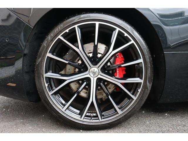 グラントゥーリズモ モデナ ワンオーナー クライメート コンフォート ADASベース スポーツデザインPKG グレージュレザー ラディカウッドトリム レッド・キャリパー 20/21ペガソ鍛造ホイール(グロッシーブラック)(12枚目)