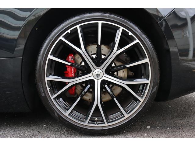 グラントゥーリズモ モデナ ワンオーナー クライメート コンフォート ADASベース スポーツデザインPKG グレージュレザー ラディカウッドトリム レッド・キャリパー 20/21ペガソ鍛造ホイール(グロッシーブラック)(14枚目)