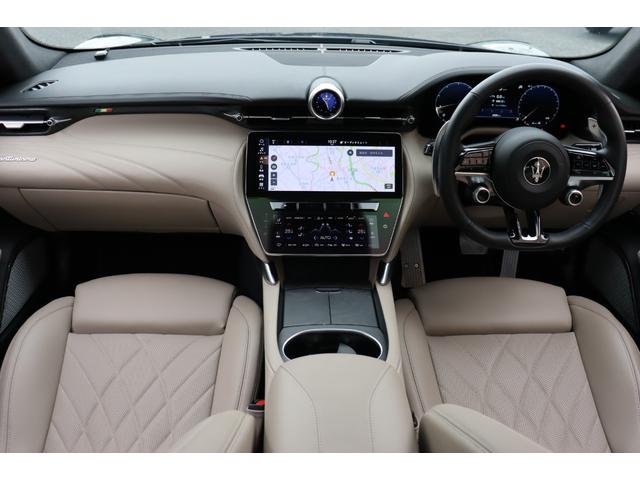 グラントゥーリズモ モデナ ワンオーナー クライメート コンフォート ADASベース スポーツデザインPKG グレージュレザー ラディカウッドトリム レッド・キャリパー 20/21ペガソ鍛造ホイール(グロッシーブラック)(17枚目)