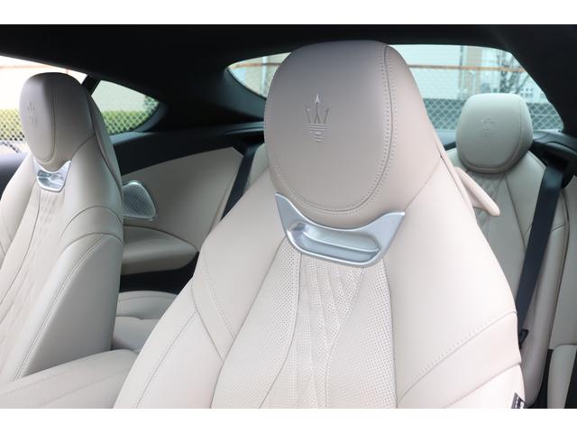 グラントゥーリズモ モデナ ワンオーナー クライメート コンフォート ADASベース スポーツデザインPKG グレージュレザー ラディカウッドトリム レッド・キャリパー 20/21ペガソ鍛造ホイール(グロッシーブラック)(22枚目)