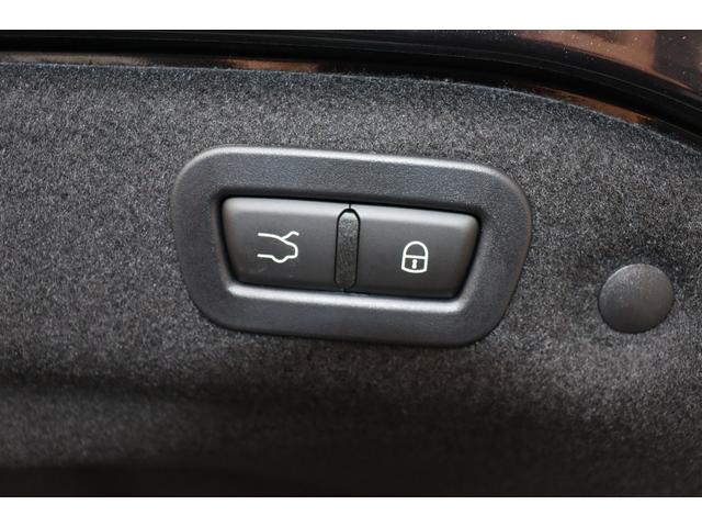 グラントゥーリズモ モデナ ワンオーナー クライメート コンフォート ADASベース スポーツデザインPKG グレージュレザー ラディカウッドトリム レッド・キャリパー 20/21ペガソ鍛造ホイール(グロッシーブラック)(43枚目)