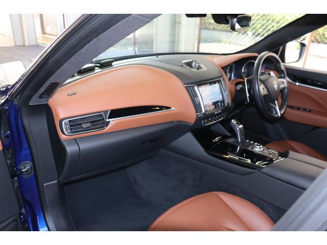 レヴァンテ ベースグレード ディーゼル プレミアム ネリッシモ ドライバーアシスタンスPKG タンレザー ピアノブラックトリム トラフィックサインレゴニクションソフトクローズドア LEDヘッドライト 19AW(ゼフィーロ)(20枚目)