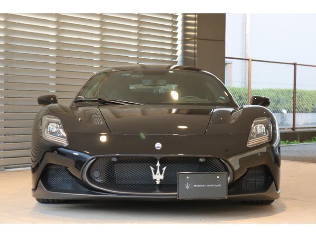 ＭＣ２０ ベースグレード　ワンオーナーフル・ナチュラルレザーインテリア（シェブロンデザイン）　ヘッドレスト・トライデントステッチ　　サスペンションリフターマットブラック・キャリパー　カーボンセラミックＢ　２０ＡＷ（Ｃｏｒｓａ）（7枚目）