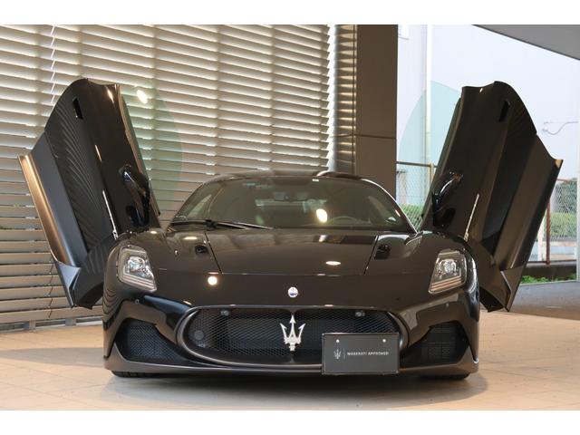 ＭＣ２０ ベースグレード　ワンオーナーフル・ナチュラルレザーインテリア（シェブロンデザイン）　ヘッドレスト・トライデントステッチ　　サスペンションリフターマットブラック・キャリパー　カーボンセラミックＢ　２０ＡＷ（Ｃｏｒｓａ）（9枚目）