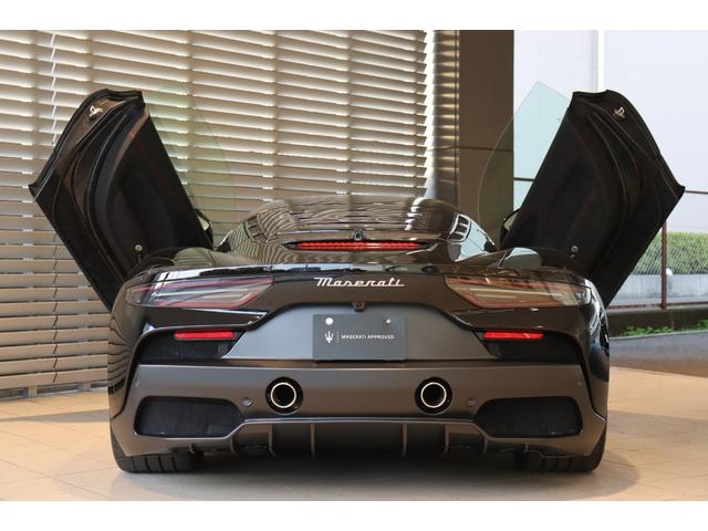 ＭＣ２０ ベースグレード　ワンオーナーフル・ナチュラルレザーインテリア（シェブロンデザイン）　ヘッドレスト・トライデントステッチ　　サスペンションリフターマットブラック・キャリパー　カーボンセラミックＢ　２０ＡＷ（Ｃｏｒｓａ）（13枚目）