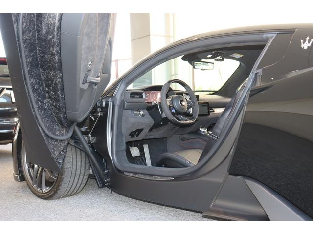 ＭＣ２０ ベースグレード　ワンオーナーフル・ナチュラルレザーインテリア（シェブロンデザイン）　ヘッドレスト・トライデントステッチ　　サスペンションリフターマットブラック・キャリパー　カーボンセラミックＢ　２０ＡＷ（Ｃｏｒｓａ）（30枚目）