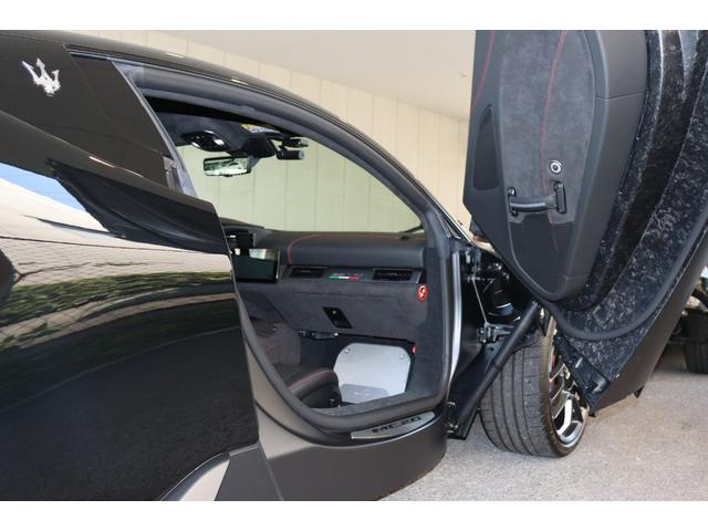 ＭＣ２０ ベースグレード　ワンオーナーフル・ナチュラルレザーインテリア（シェブロンデザイン）　ヘッドレスト・トライデントステッチ　　サスペンションリフターマットブラック・キャリパー　カーボンセラミックＢ　２０ＡＷ（Ｃｏｒｓａ）（31枚目）