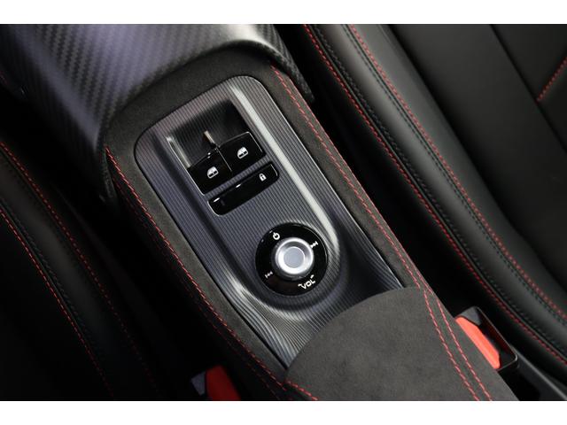 ＭＣ２０ ベースグレード　ワンオーナーフル・ナチュラルレザーインテリア（シェブロンデザイン）　ヘッドレスト・トライデントステッチ　　サスペンションリフターマットブラック・キャリパー　カーボンセラミックＢ　２０ＡＷ（Ｃｏｒｓａ）（44枚目）