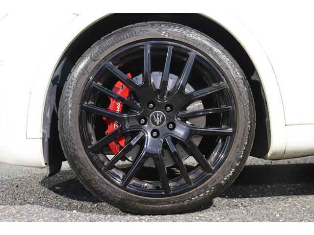 レヴァンテ モデナ　ワンオーナー・フル・プレミアムレザー（ロッソ）・ヘッドレスト・トライデントステッチ　イージーエントリーシステム・ハーマンＫ・キックセンサー　パノラマＳＲ　レッド・キャリパー　２１ＡＷ（アンテオ）（13枚目）