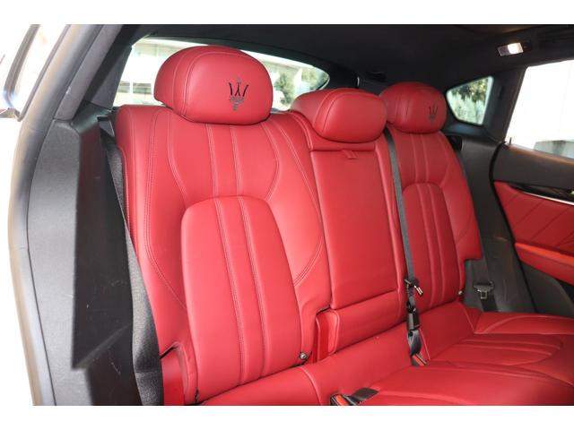 レヴァンテ モデナ　ワンオーナー・フル・プレミアムレザー（ロッソ）・ヘッドレスト・トライデントステッチ　イージーエントリーシステム・ハーマンＫ・キックセンサー　パノラマＳＲ　レッド・キャリパー　２１ＡＷ（アンテオ）（26枚目）