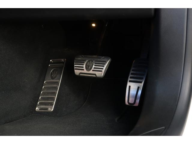 レヴァンテ モデナ　ワンオーナー・フル・プレミアムレザー（ロッソ）・ヘッドレスト・トライデントステッチ　イージーエントリーシステム・ハーマンＫ・キックセンサー　パノラマＳＲ　レッド・キャリパー　２１ＡＷ（アンテオ）（45枚目）