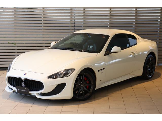 グラントゥーリズモ スポーツ MCオートシフト 右ハンドル ネロレザー(ロッソステッチ) ヘッドレスト・トライデントステッチ 20AW(ASTRO ANTRACITE) ナビ フルセグ バックカメラ(2枚目)