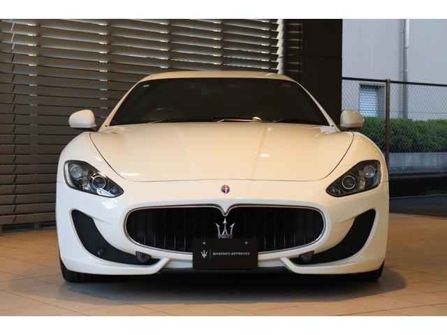 グラントゥーリズモ スポーツ MCオートシフト 右ハンドル ネロレザー(ロッソステッチ) ヘッドレスト・トライデントステッチ 20AW(ASTRO ANTRACITE) ナビ フルセグ バックカメラ(6枚目)