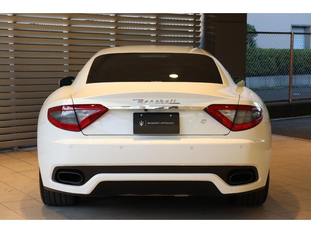 グラントゥーリズモ スポーツ MCオートシフト 右ハンドル ネロレザー(ロッソステッチ) ヘッドレスト・トライデントステッチ 20AW(ASTRO ANTRACITE) ナビ フルセグ バックカメラ(7枚目)