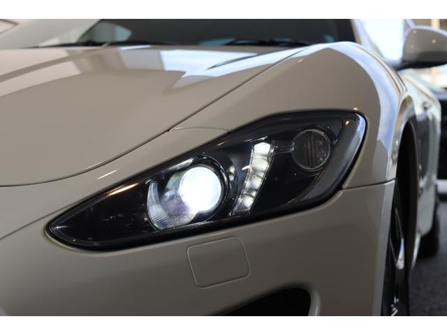 グラントゥーリズモ スポーツ MCオートシフト 右ハンドル ネロレザー(ロッソステッチ) ヘッドレスト・トライデントステッチ 20AW(ASTRO ANTRACITE) ナビ フルセグ バックカメラ(9枚目)