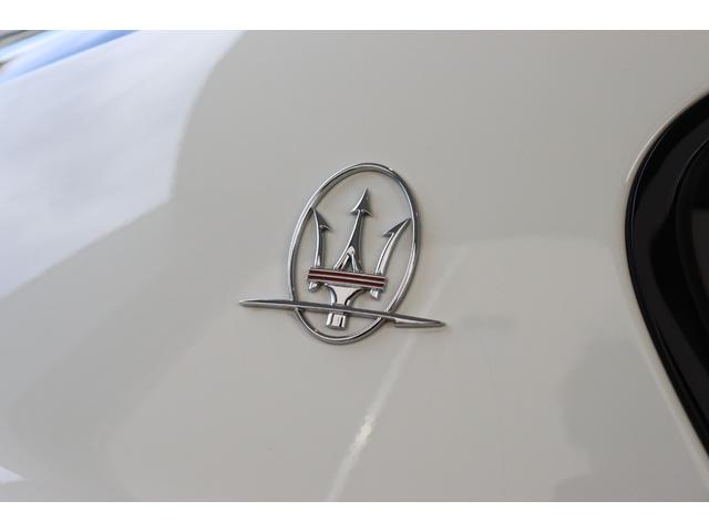 グラントゥーリズモ スポーツ MCオートシフト 右ハンドル ネロレザー(ロッソステッチ) ヘッドレスト・トライデントステッチ 20AW(ASTRO ANTRACITE) ナビ フルセグ バックカメラ(11枚目)