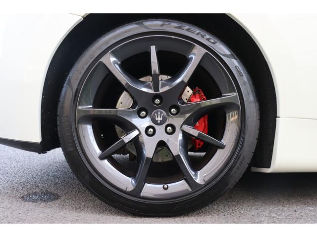 グラントゥーリズモ スポーツ MCオートシフト 右ハンドル ネロレザー(ロッソステッチ) ヘッドレスト・トライデントステッチ 20AW(ASTRO ANTRACITE) ナビ フルセグ バックカメラ(13枚目)