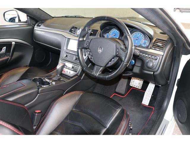 グラントゥーリズモ スポーツ MCオートシフト 右ハンドル ネロレザー(ロッソステッチ) ヘッドレスト・トライデントステッチ 20AW(ASTRO ANTRACITE) ナビ フルセグ バックカメラ(19枚目)