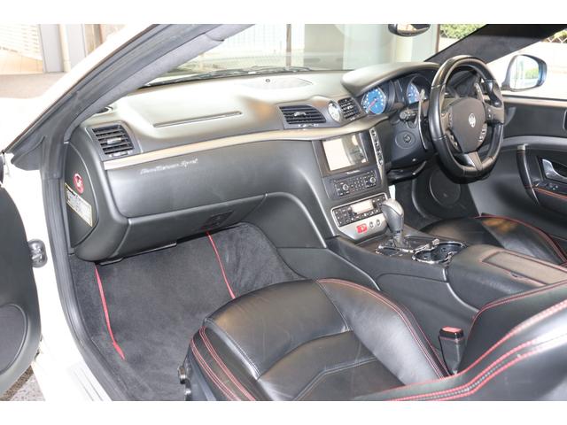 グラントゥーリズモ スポーツ MCオートシフト 右ハンドル ネロレザー(ロッソステッチ) ヘッドレスト・トライデントステッチ 20AW(ASTRO ANTRACITE) ナビ フルセグ バックカメラ(21枚目)