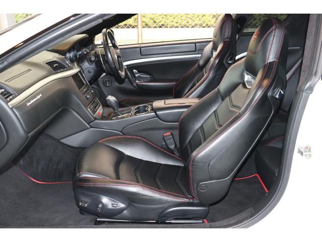 グラントゥーリズモ スポーツ MCオートシフト 右ハンドル ネロレザー(ロッソステッチ) ヘッドレスト・トライデントステッチ 20AW(ASTRO ANTRACITE) ナビ フルセグ バックカメラ(22枚目)