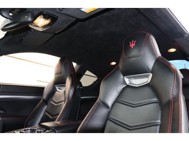 グラントゥーリズモ スポーツ MCオートシフト 右ハンドル ネロレザー(ロッソステッチ) ヘッドレスト・トライデントステッチ 20AW(ASTRO ANTRACITE) ナビ フルセグ バックカメラ(24枚目)