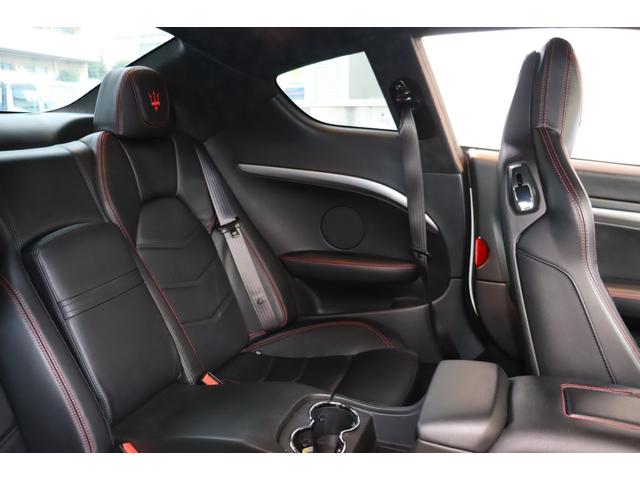 グラントゥーリズモ スポーツ MCオートシフト 右ハンドル ネロレザー(ロッソステッチ) ヘッドレスト・トライデントステッチ 20AW(ASTRO ANTRACITE) ナビ フルセグ バックカメラ(26枚目)