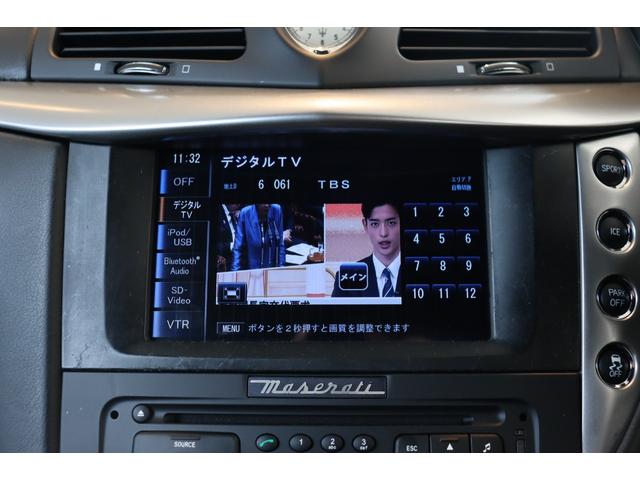 グラントゥーリズモ スポーツ MCオートシフト 右ハンドル ネロレザー(ロッソステッチ) ヘッドレスト・トライデントステッチ 20AW(ASTRO ANTRACITE) ナビ フルセグ バックカメラ(34枚目)