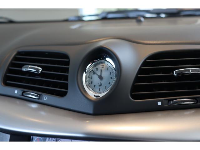 グラントゥーリズモ スポーツ MCオートシフト 右ハンドル ネロレザー(ロッソステッチ) ヘッドレスト・トライデントステッチ 20AW(ASTRO ANTRACITE) ナビ フルセグ バックカメラ(35枚目)