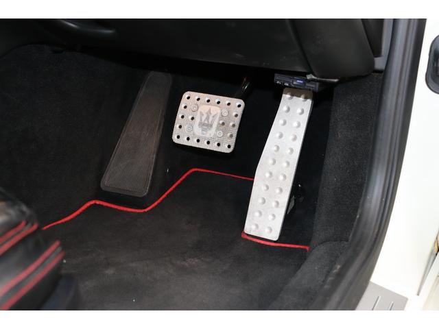 グラントゥーリズモ スポーツ MCオートシフト 右ハンドル ネロレザー(ロッソステッチ) ヘッドレスト・トライデントステッチ 20AW(ASTRO ANTRACITE) ナビ フルセグ バックカメラ(41枚目)