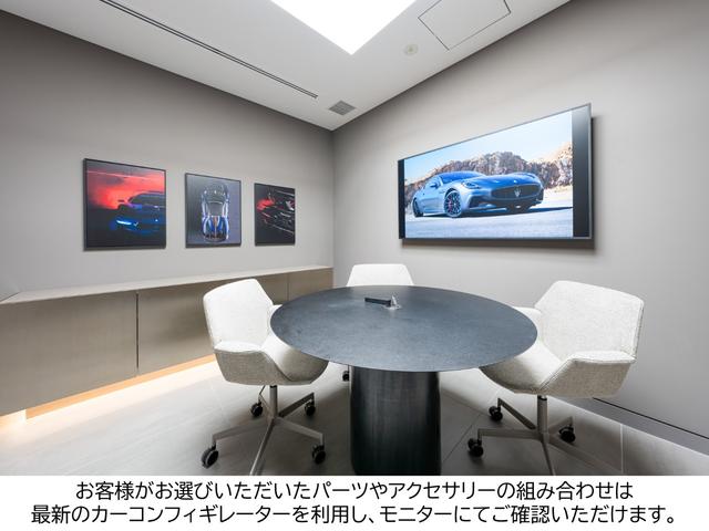 グラントゥーリズモ スポーツ MCオートシフト 右ハンドル ネロレザー(ロッソステッチ) ヘッドレスト・トライデントステッチ 20AW(ASTRO ANTRACITE) ナビ フルセグ バックカメラ(50枚目)