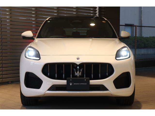 グレカーレ ＧＴ　インテルニ・ロッシ　クライメート　スポーツデザインパッケージ　ラディカウッドトリム　アンビエントライト　３ゾーンＡ／Ｃ　パノラマガラスサンルーフ　　レッド・キャリパー　２１ＡＷ（クリオ）（5枚目）