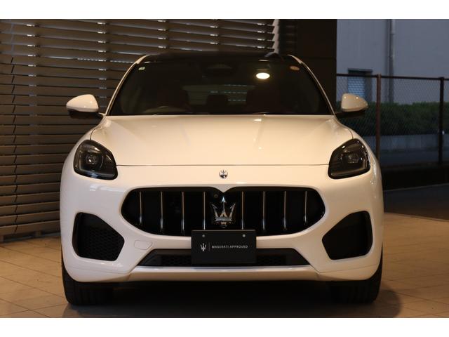 グレカーレ ＧＴ　インテルニ・ロッシ　クライメート　スポーツデザインパッケージ　ラディカウッドトリム　アンビエントライト　３ゾーンＡ／Ｃ　パノラマガラスサンルーフ　　レッド・キャリパー　２１ＡＷ（クリオ）（6枚目）