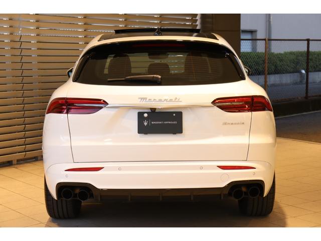 グレカーレ ＧＴ　インテルニ・ロッシ　クライメート　スポーツデザインパッケージ　ラディカウッドトリム　アンビエントライト　３ゾーンＡ／Ｃ　パノラマガラスサンルーフ　　レッド・キャリパー　２１ＡＷ（クリオ）（7枚目）