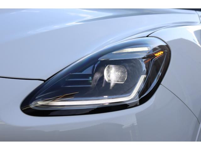 グレカーレ ＧＴ　インテルニ・ロッシ　クライメート　スポーツデザインパッケージ　ラディカウッドトリム　アンビエントライト　３ゾーンＡ／Ｃ　パノラマガラスサンルーフ　　レッド・キャリパー　２１ＡＷ（クリオ）（8枚目）