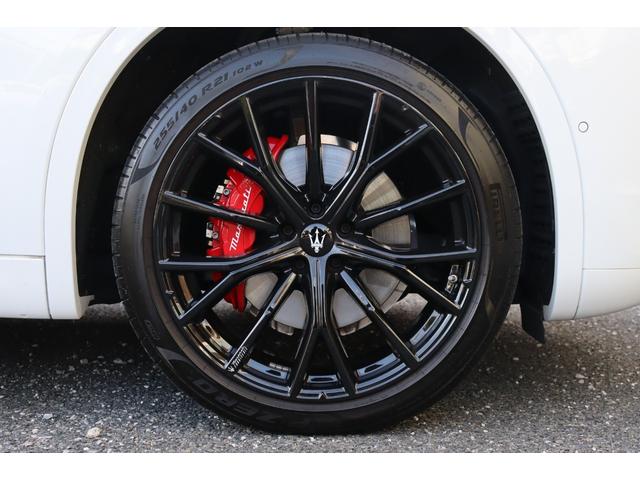 グレカーレ ＧＴ　インテルニ・ロッシ　クライメート　スポーツデザインパッケージ　ラディカウッドトリム　アンビエントライト　３ゾーンＡ／Ｃ　パノラマガラスサンルーフ　　レッド・キャリパー　２１ＡＷ（クリオ）（11枚目）