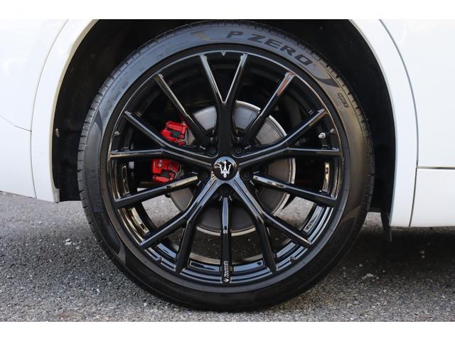 グレカーレ ＧＴ　インテルニ・ロッシ　クライメート　スポーツデザインパッケージ　ラディカウッドトリム　アンビエントライト　３ゾーンＡ／Ｃ　パノラマガラスサンルーフ　　レッド・キャリパー　２１ＡＷ（クリオ）（12枚目）