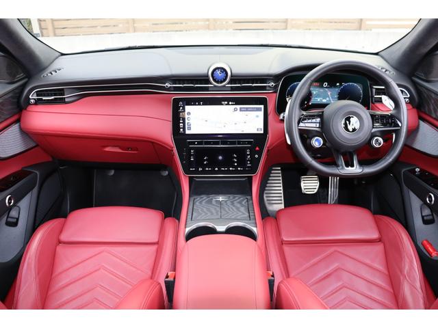 グレカーレ ＧＴ　インテルニ・ロッシ　クライメート　スポーツデザインパッケージ　ラディカウッドトリム　アンビエントライト　３ゾーンＡ／Ｃ　パノラマガラスサンルーフ　　レッド・キャリパー　２１ＡＷ（クリオ）（17枚目）