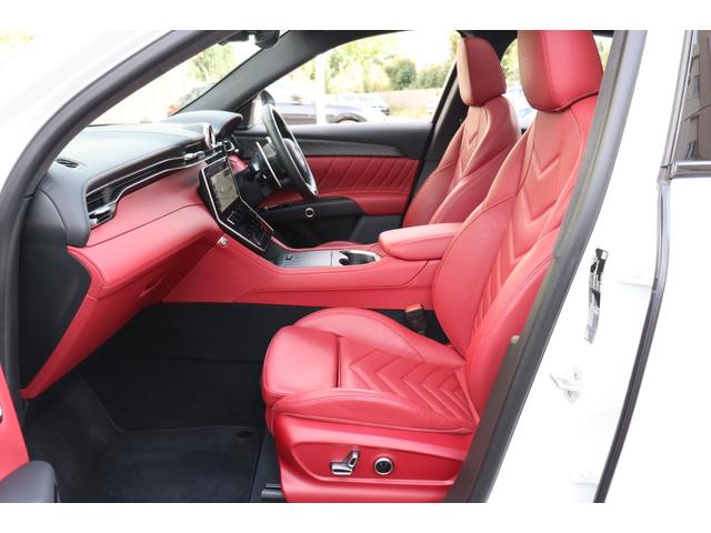 グレカーレ ＧＴ　インテルニ・ロッシ　クライメート　スポーツデザインパッケージ　ラディカウッドトリム　アンビエントライト　３ゾーンＡ／Ｃ　パノラマガラスサンルーフ　　レッド・キャリパー　２１ＡＷ（クリオ）（21枚目）