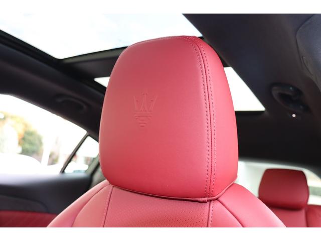 グレカーレ ＧＴ　インテルニ・ロッシ　クライメート　スポーツデザインパッケージ　ラディカウッドトリム　アンビエントライト　３ゾーンＡ／Ｃ　パノラマガラスサンルーフ　　レッド・キャリパー　２１ＡＷ（クリオ）（22枚目）